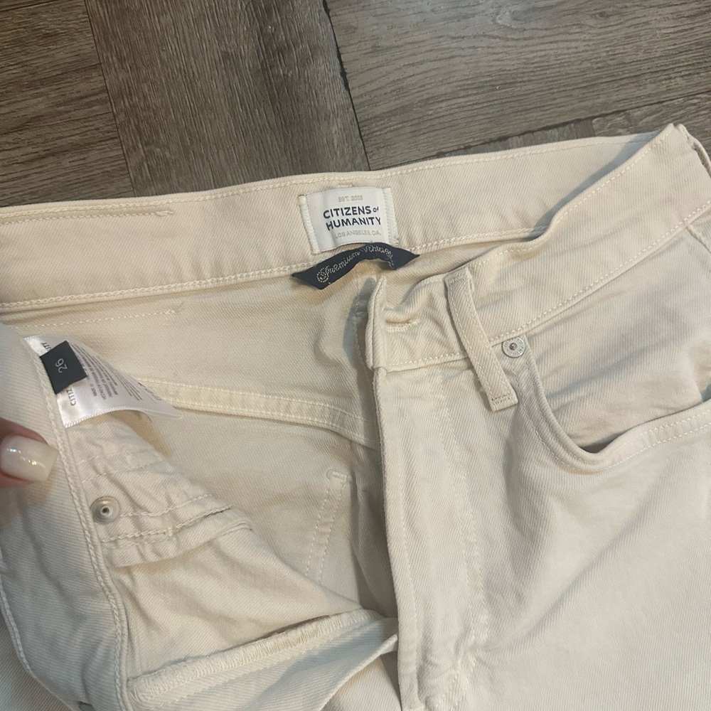 Citizens Of Humanity Wide-Leg Jeans in Soft Cream - Picture 4 of 6